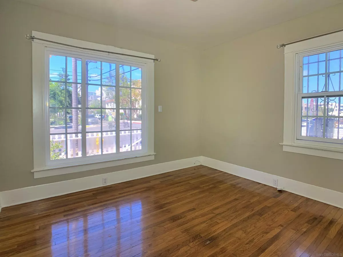 San Diego, CA 92103,4193 4th Ave.
