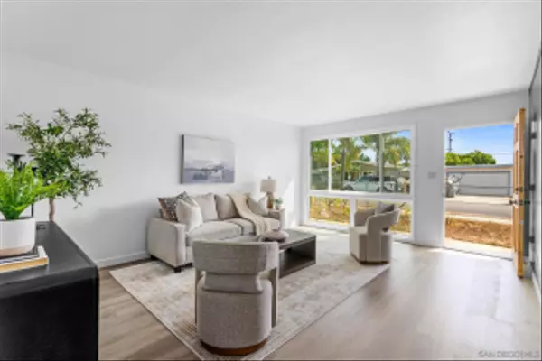 San Diego, CA 92117,4972 Ensign St