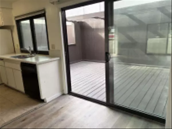 San Diego, CA 92107,3823 Caminito Litoral #208