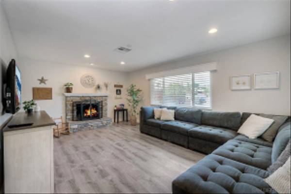 Santee, CA 92071,9945 Via Rita East