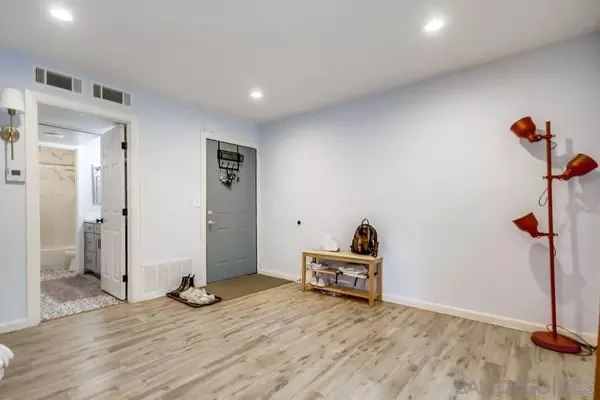 El Cajon, CA 92020,294 Chambers #45