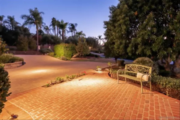 Escondido, CA 92027,1322 Loma De Paz