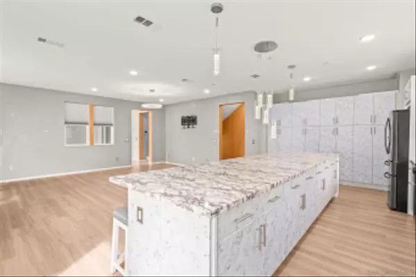 San Diego, CA 92154,5361 Calle Rockfish #68