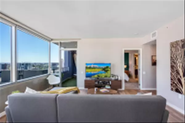 San Diego, CA 92101,321 10Th Ave #1401