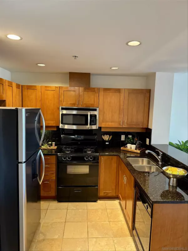 San Diego, CA 92103,475 Redwood #204