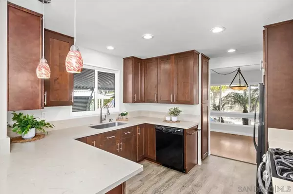 Carlsbad, CA 92011,7305 San Bartolo Street #374