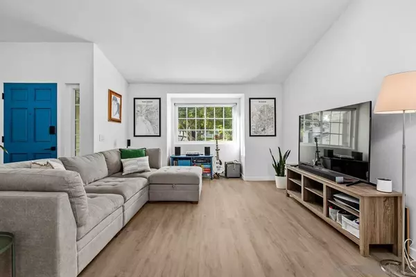 Vista, CA 92081,1127 La Tortuga