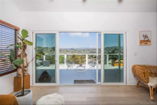 Carlsbad, CA 92009,2438 Sacada Cir