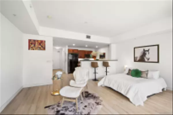 San Diego, CA 92101,206 Park Blvd #405