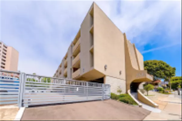 La Jolla, CA 92037,2510 Torrey Pines #212
