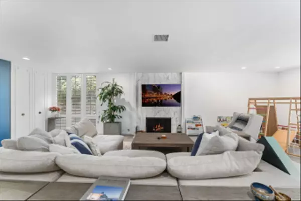 La Jolla, CA 92037,2315 Avenida De La Playa