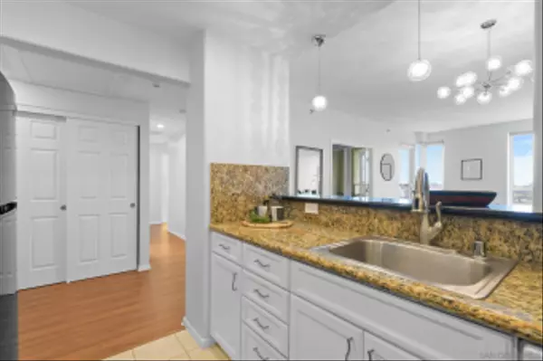 San Diego, CA 92122,3890 Nobel Dr #1305