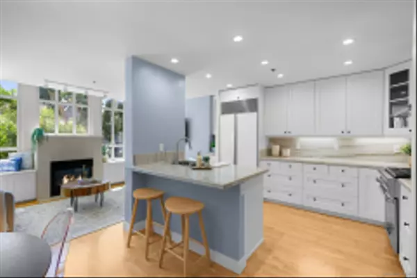 San Diego, CA 92101,700 W Harbor Dr #202