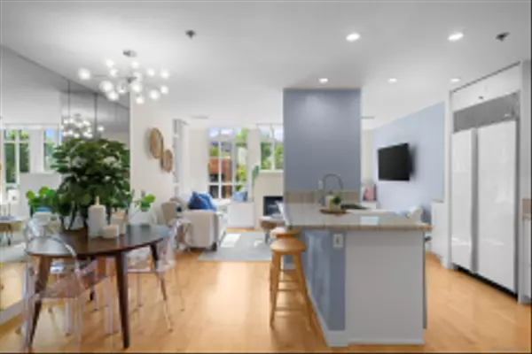 San Diego, CA 92101,700 W Harbor Dr #202