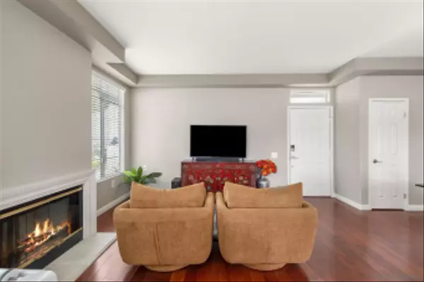 Oceanside, CA 92056,3335 Genoa Way #112