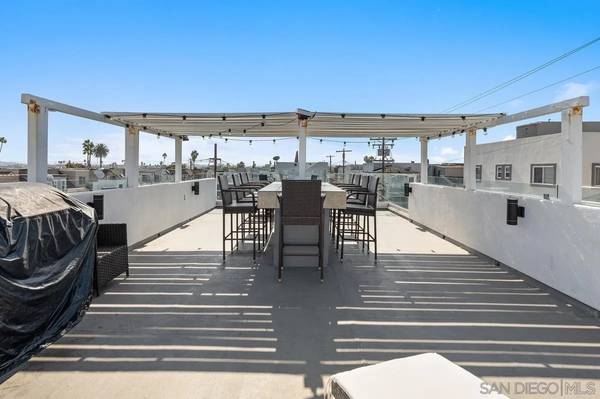 San Diego, CA 92109,714-16 York Ct