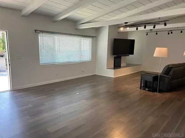 Vista, CA 92083,347 Morgan Place