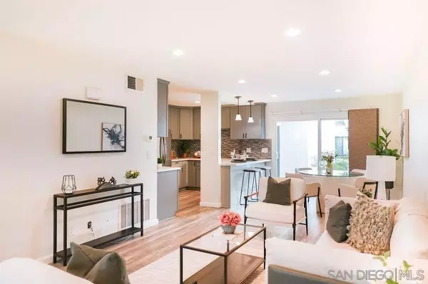 San Diego, CA 92122,4064 Crystal Dawn #105