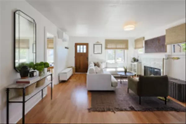 San Diego, CA 92104,3352 Redwood St.