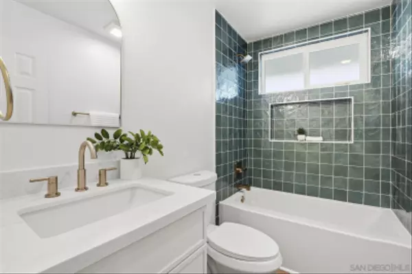 San Diego, CA 92119,6272 S Lake Ct