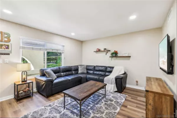 San Diego, CA 92129,9805 Caminito Cuardo