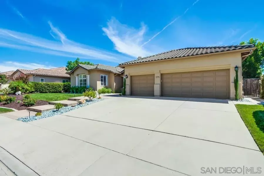 375 Camino Bailen, Escondido, CA 92029
