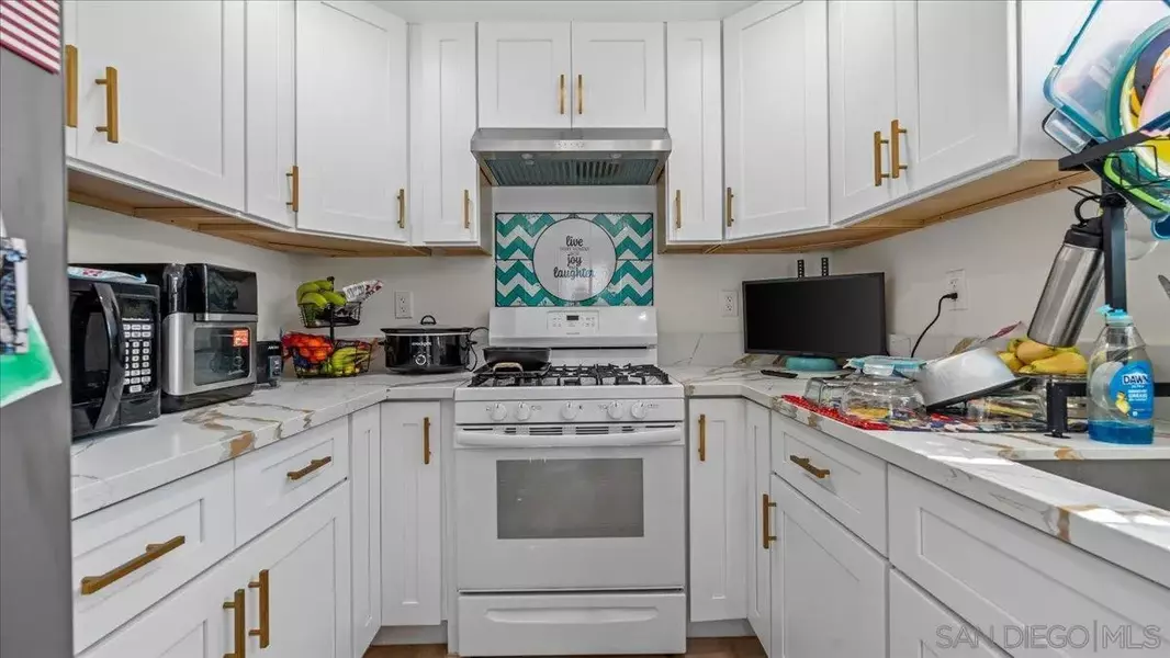 917 S S Hope Ave, Ontario, CA 91761