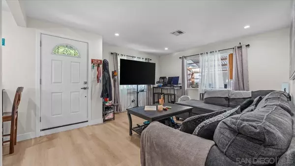 Ontario, CA 91761,917 S S Hope Ave