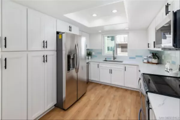 San Diego, CA 92122,4094 Mahaila Ave #B