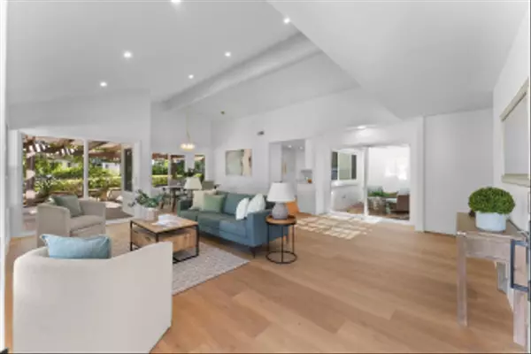 Oceanside, CA 92056,4946 Alicante Way