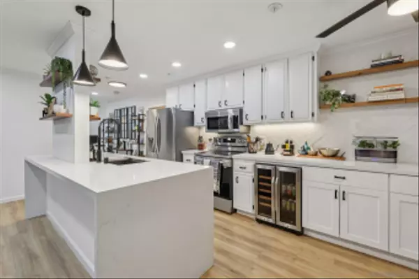 San Diego, CA 92109,1235 Parker Pl #2B