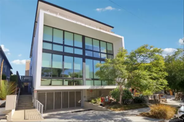 San Diego, CA 92101,2355 Front St