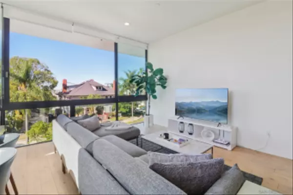 San Diego, CA 92101,2355 Front St