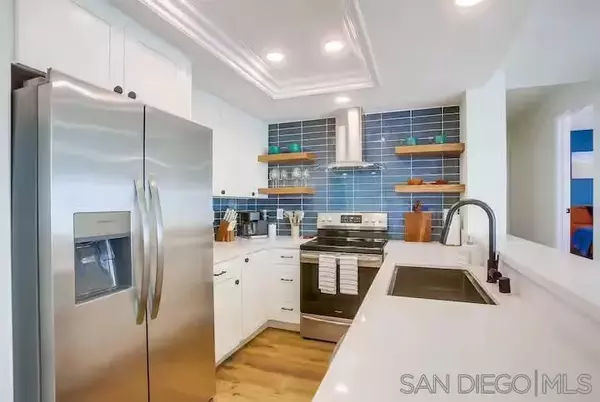 San Diego, CA 92109,3888 Riviera Dr #206