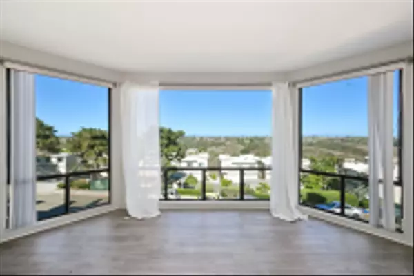 San Diego, CA 92117,2930 Cowley Way #211