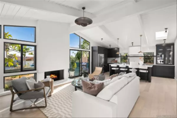 San Diego, CA 92109,2526 Aster St