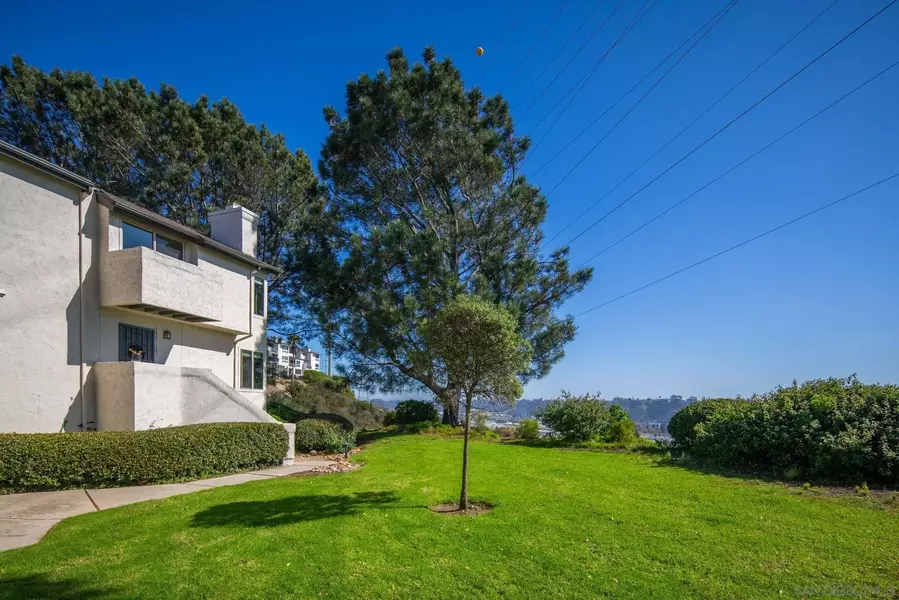 6635 Canyon Rim Row #182, San Diego, CA 92111