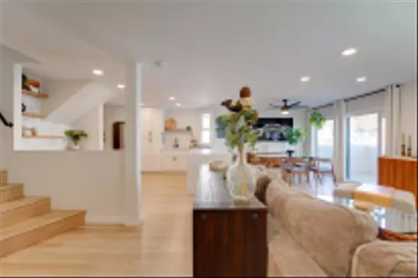 La Jolla, CA 92037,8430 Via Sonoma #49