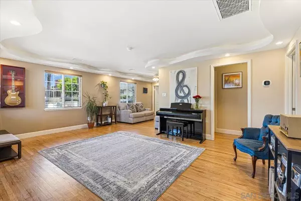 San Diego, CA 92139,6295 SE Calle Pavana South