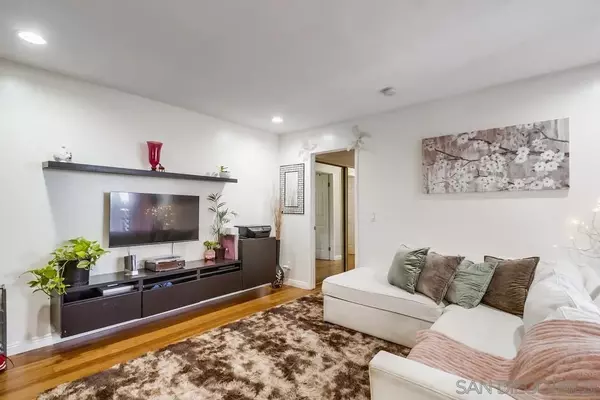 San Diego, CA 92108,8015 CAMINITO DE PIZZA #B