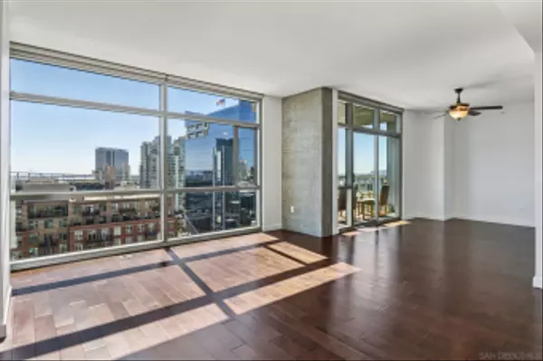 San Diego, CA 92101,800 The Mark Ln #1606