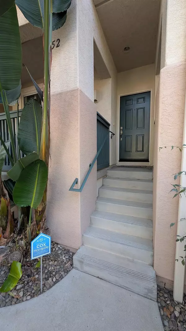 San Diego, CA 92108,918 CAMINO DE LA REINA #52