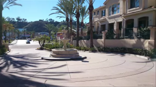 San Diego, CA 92108,918 CAMINO DE LA REINA #52