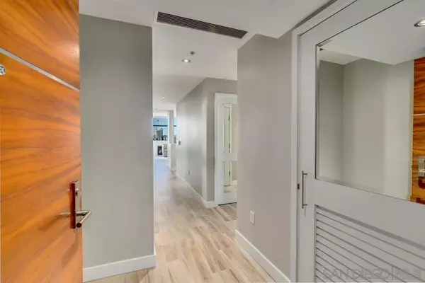 San Diego, CA 92101,700 W E St #2404