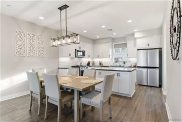 Oceanside, CA 92056,4382 Pacifica Way #4