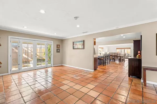 Escondido, CA 92027,1070 Paula Way