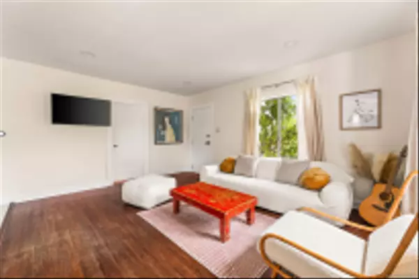 North Hollywood, CA 91601,11202 Emelita