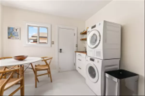 North Hollywood, CA 91601,11202 Emelita