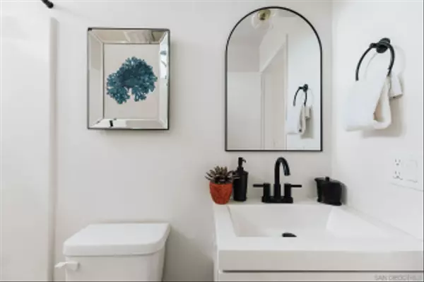 Los Angeles, CA 90008,4652 Don Lorenzo Dr #A