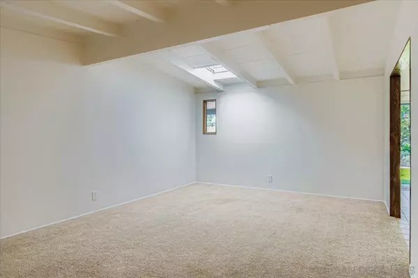 San Diego, CA 92117,4654 Cheshire Street